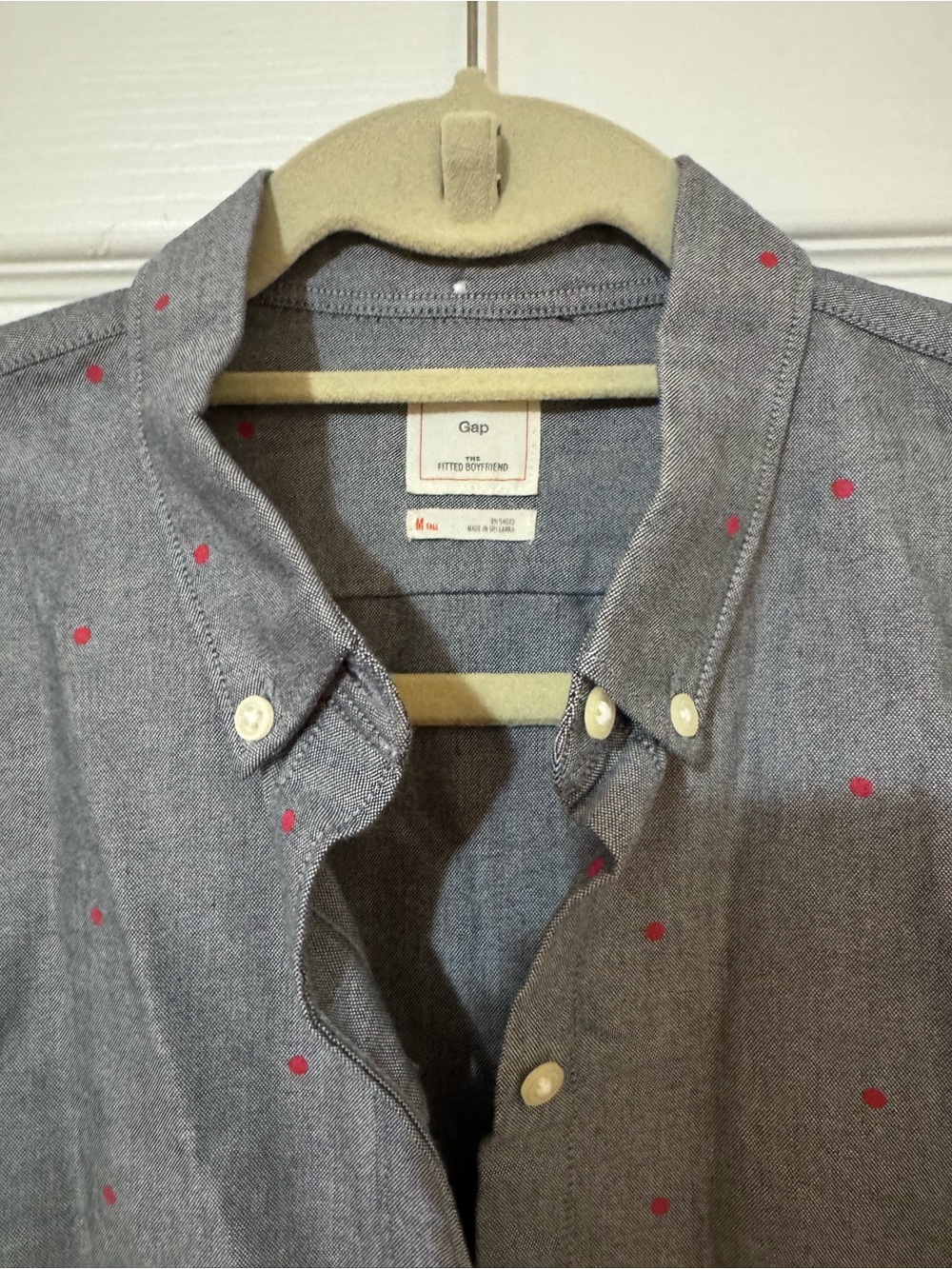 Gap The Fitted Boyfriend Denim Button-Down Shirt with Red Dot Accent